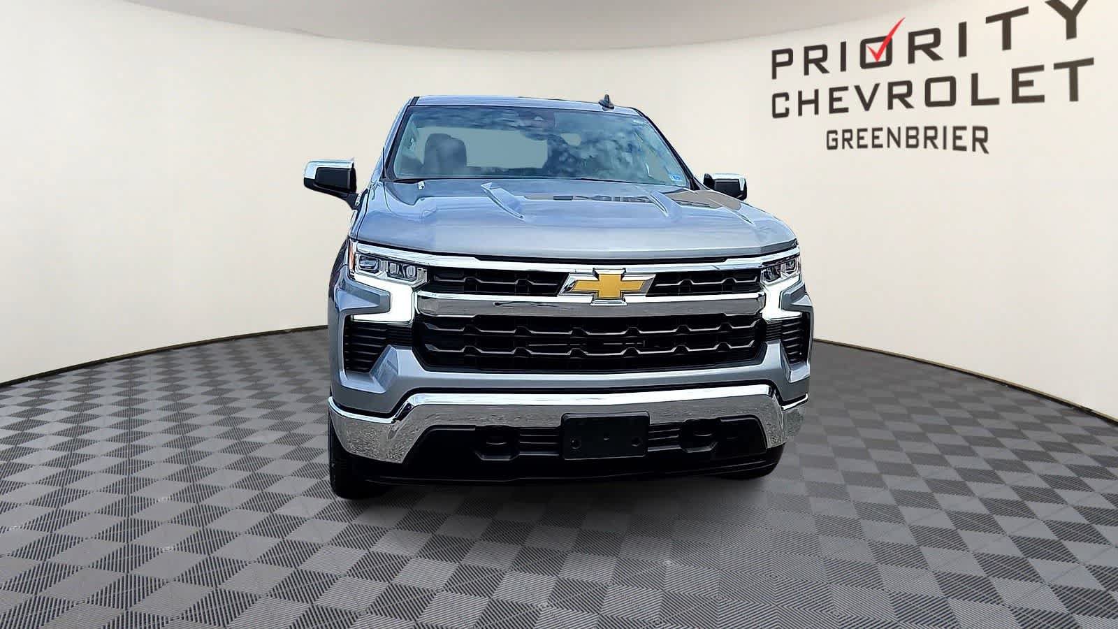 Used 2025 Chevrolet Silverado 1500 LT AWD/4WD image 3