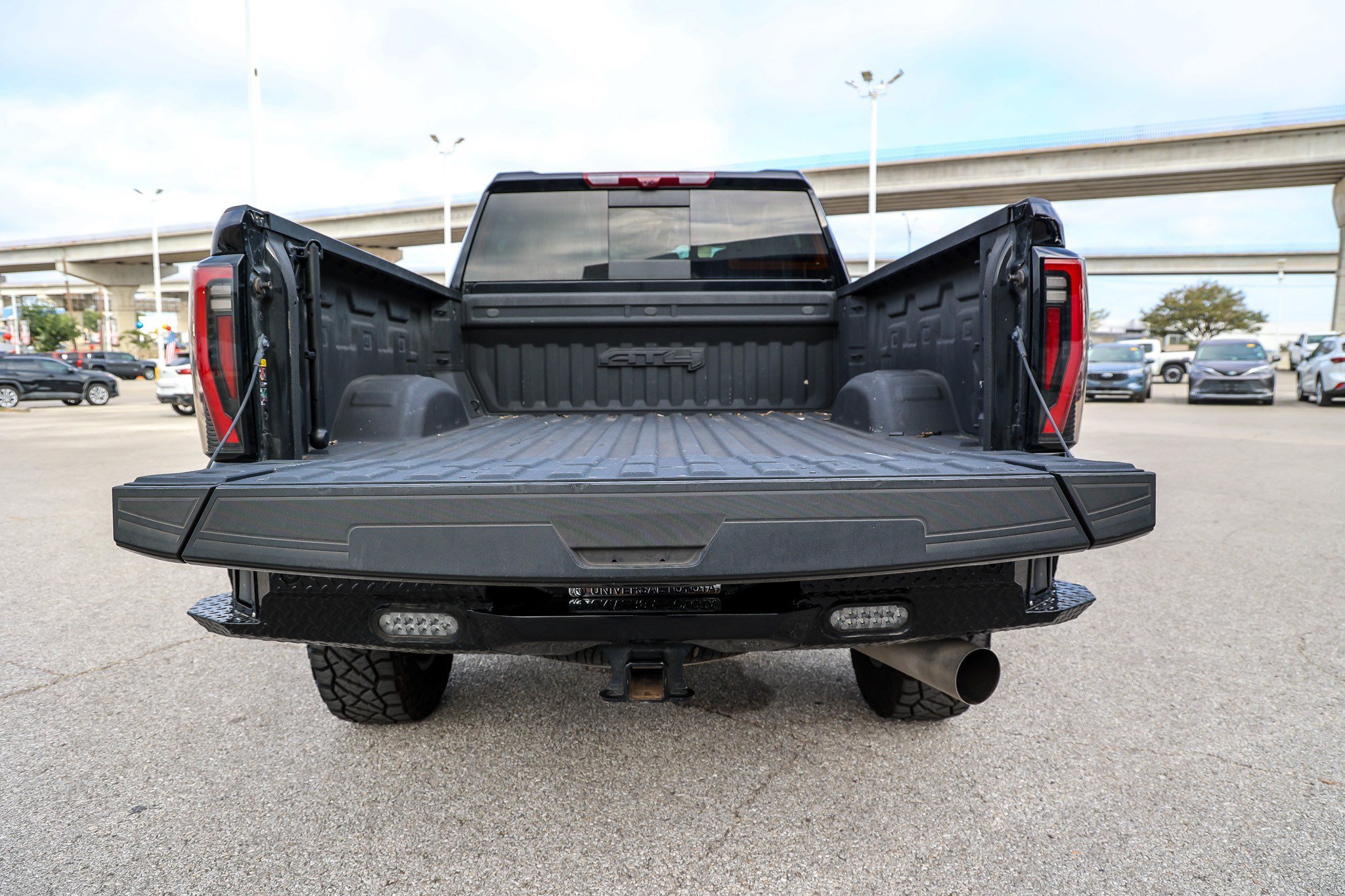 Used 2024 GMC Sierra 2500 AT4 w/ AT4 Premium Plus Package AWD/4WD image 14