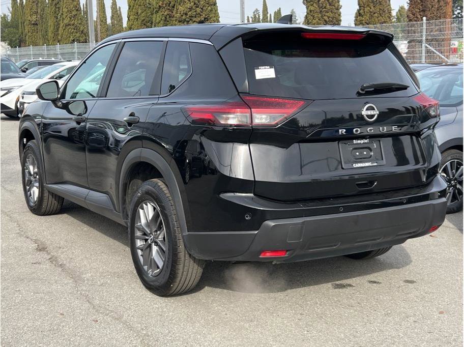 Used 2024 Nissan Rogue S image 6