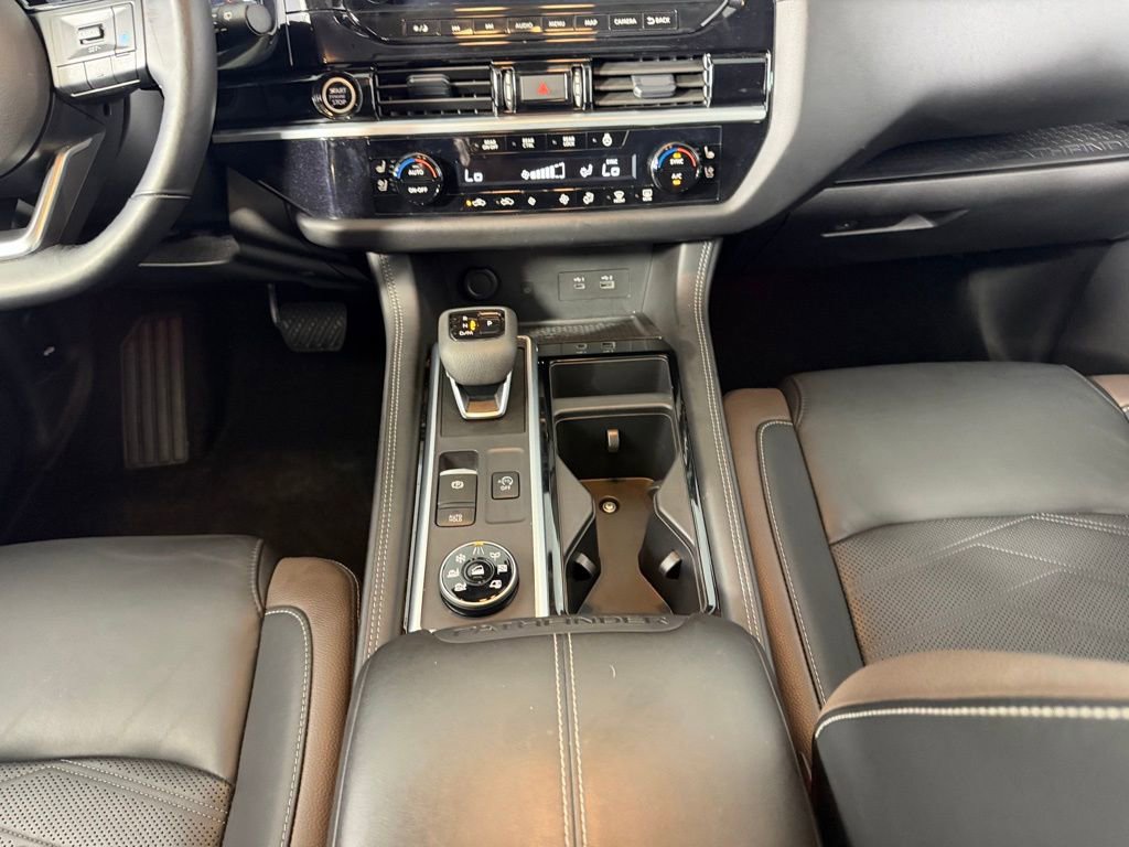 Used 2024 Nissan Pathfinder Platinum w/ Black Appearance Package image 17
