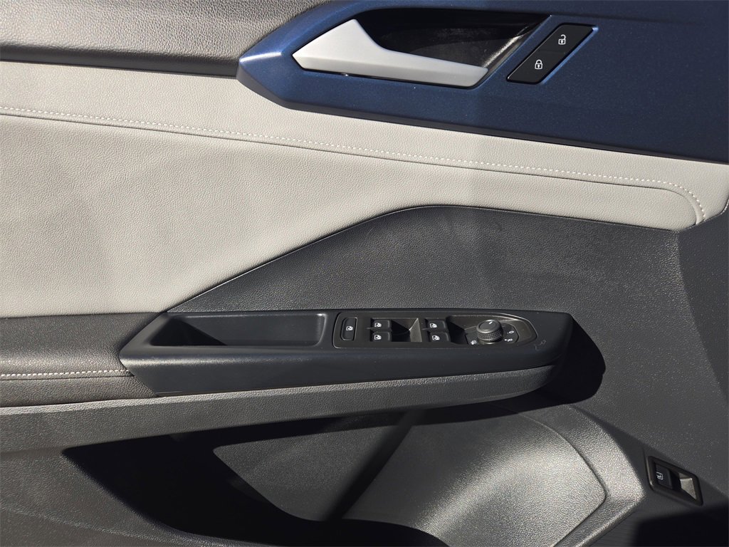 Used 2024 Volkswagen Taos SE image 25