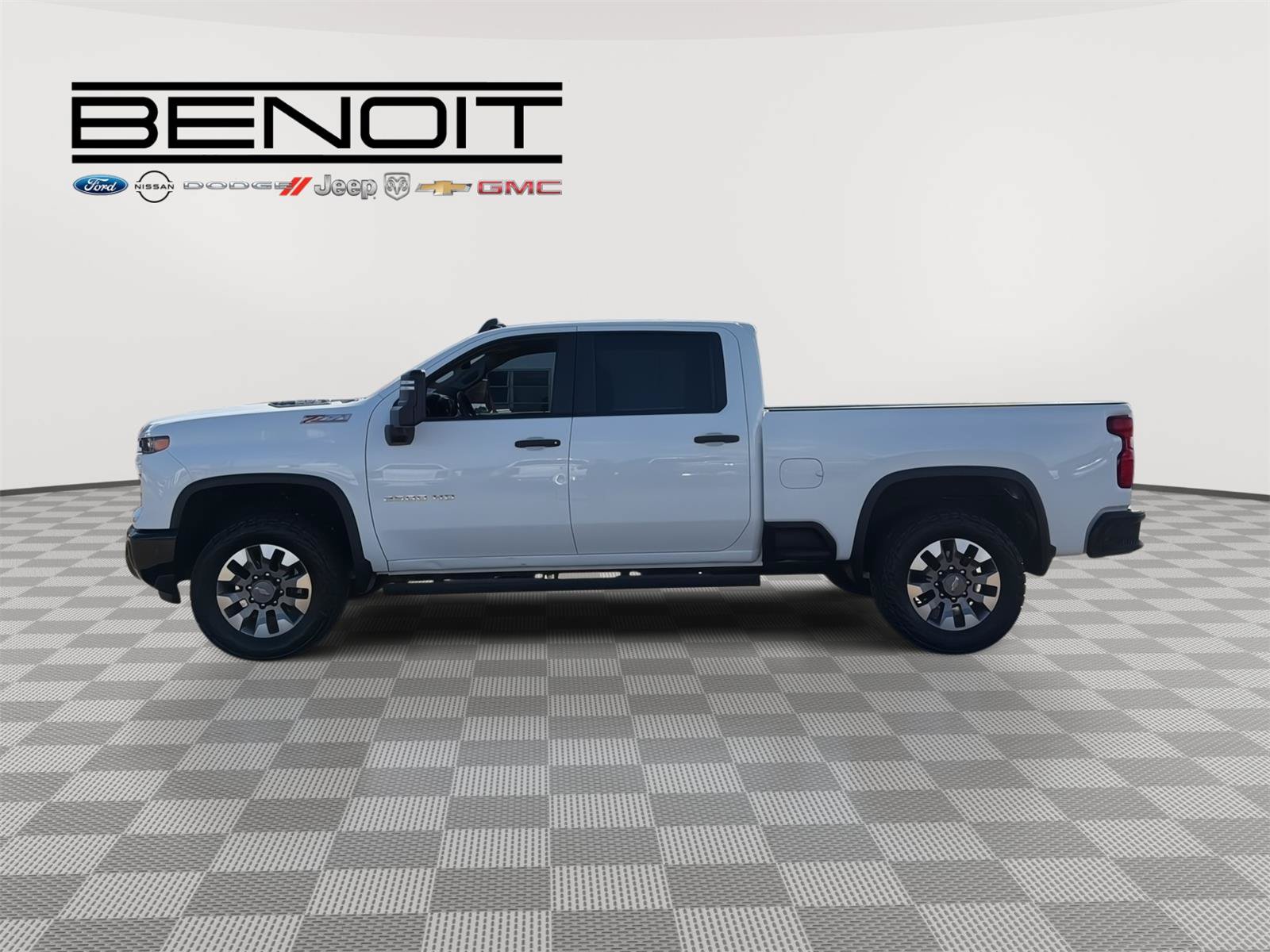 Used 2024 Chevrolet Silverado 2500 Custom w/ Custom Convenience Package AWD/4WD image 2