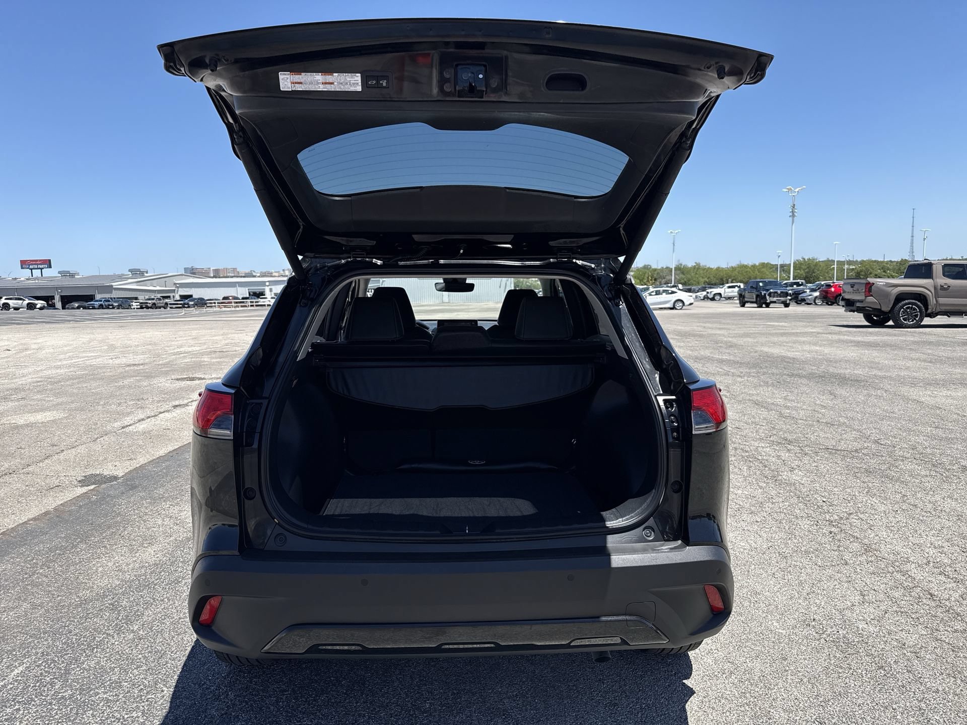 Certified 2022 Toyota Corolla Cross XLE w/ Convenience Package FWD image 21