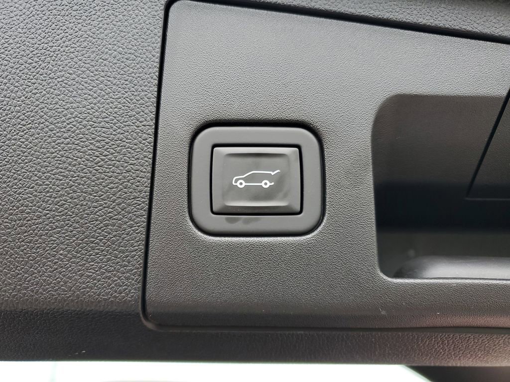 Used 2021 Cadillac XT4 Premium Luxury w/ Cold Weather Package AWD/4WD image 28