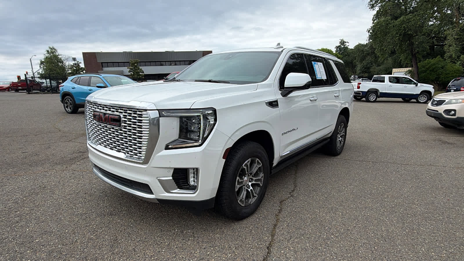 Used 2021 GMC Yukon Denali w/ Denali Ultimate Package AWD/4WD image 1