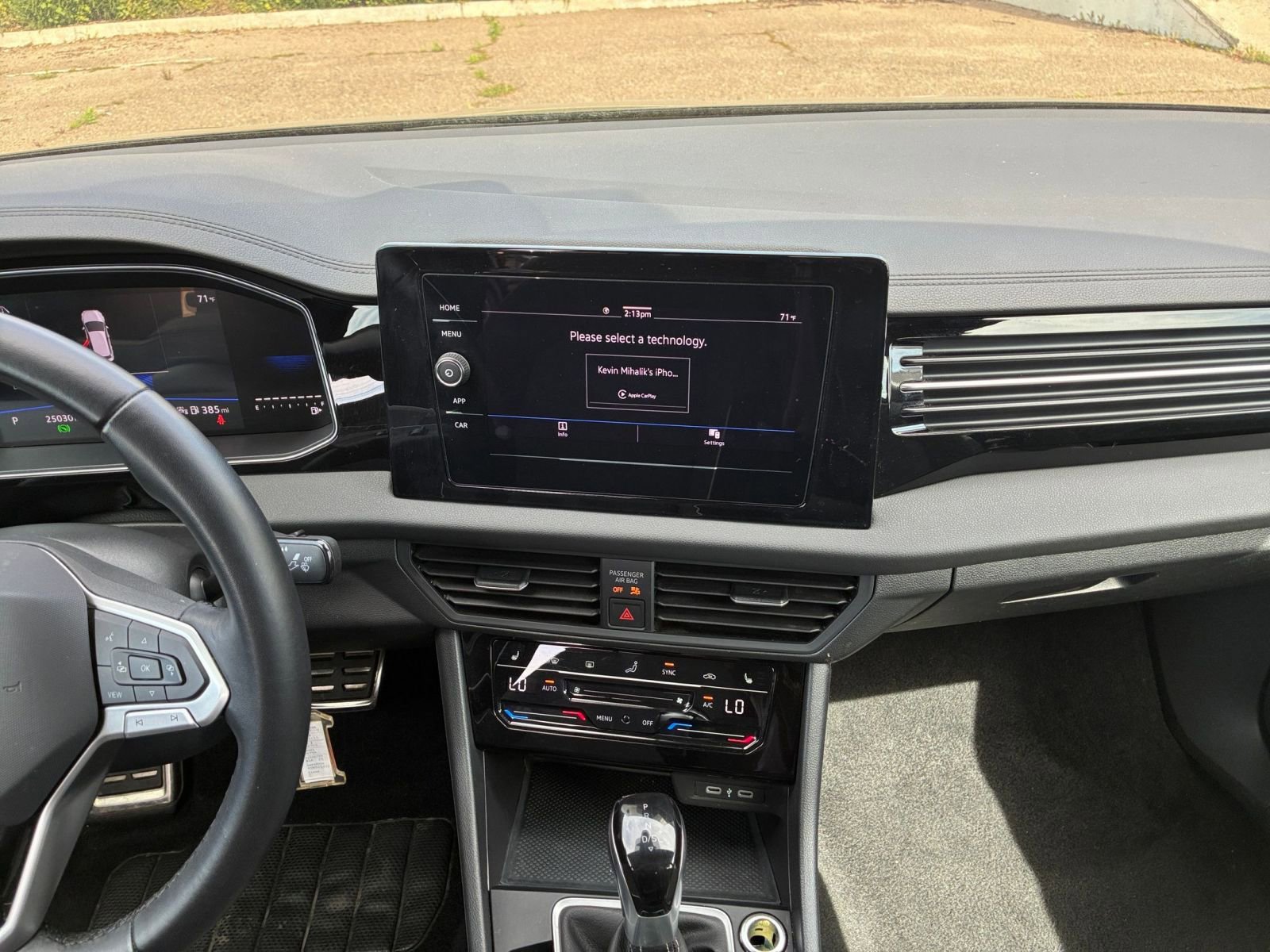 Used 2025 Volkswagen Jetta Sport image 17