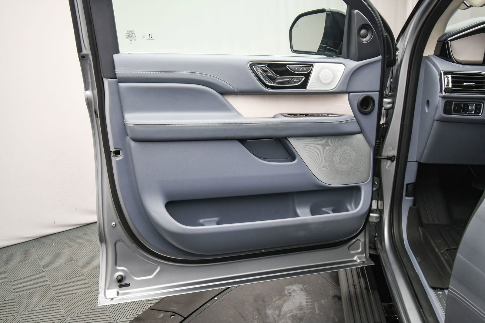 Used 2024 Lincoln Navigator L Black Label image 47