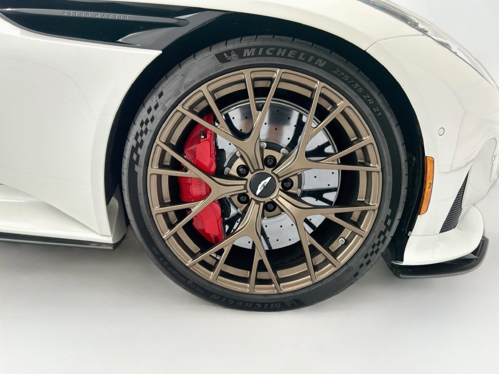 Used 2025 Aston Martin DB12 Coupe RWD image 29