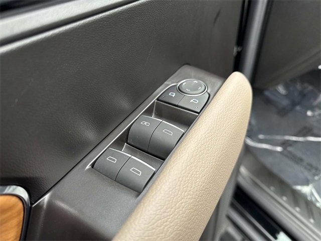 Used 2025 GMC Canyon Denali image 8