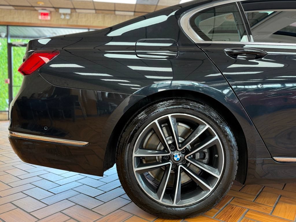 Used 2020 BMW 750i xDrive w/ Executive Package AWD/4WD image 11