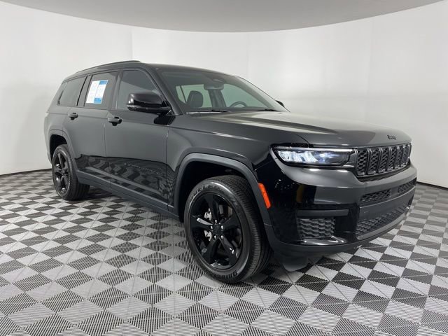 Used 2023 Jeep Grand Cherokee L Laredo RWD image 3
