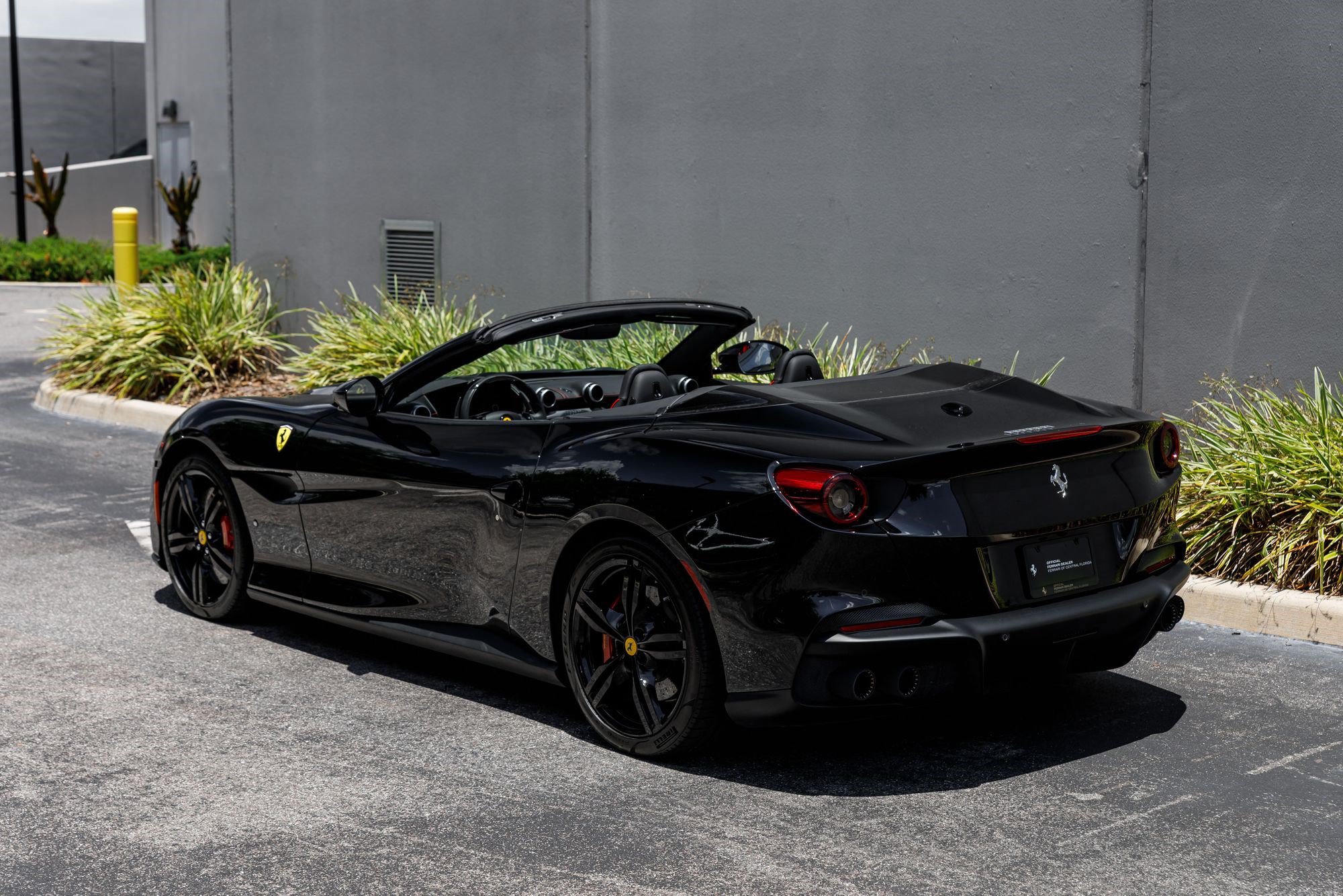 Used 2023 Ferrari Portofino M RWD image 3