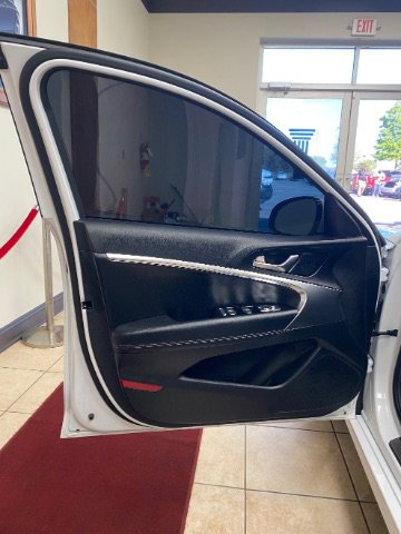 Used 2025 Genesis G70 2.5T RWD image 8