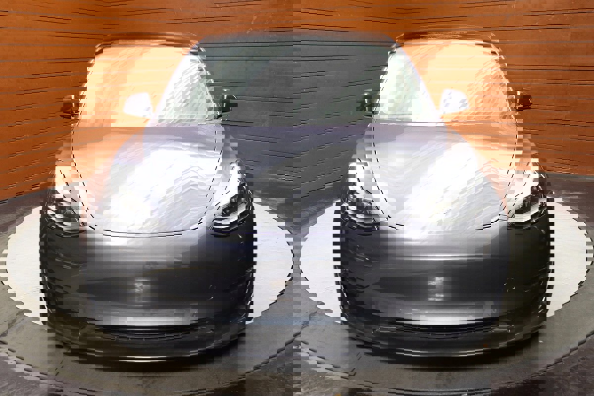 Used 2023 Tesla Model 3 Standard Range image 2