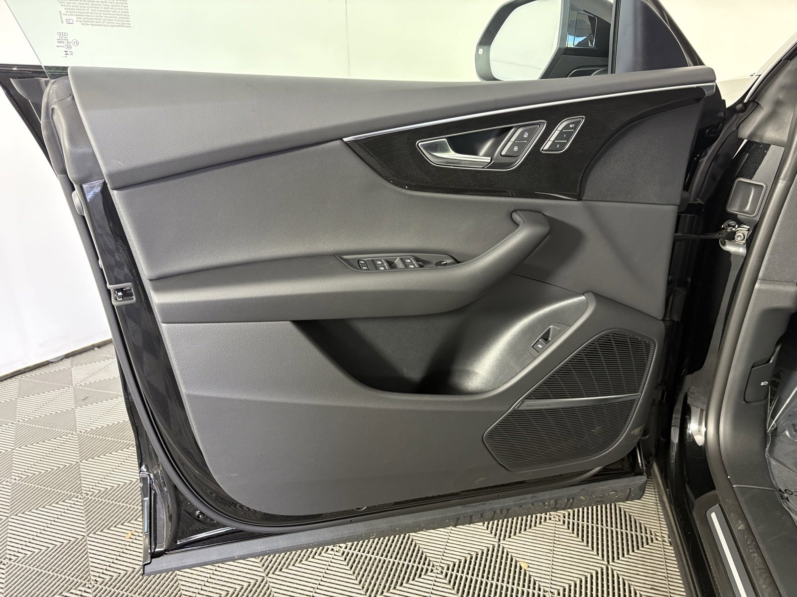 New 2026 Audi Q8 Premium image 9