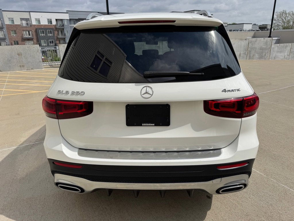 Used 2021 Mercedes-Benz GLB 250 4MATIC image 4