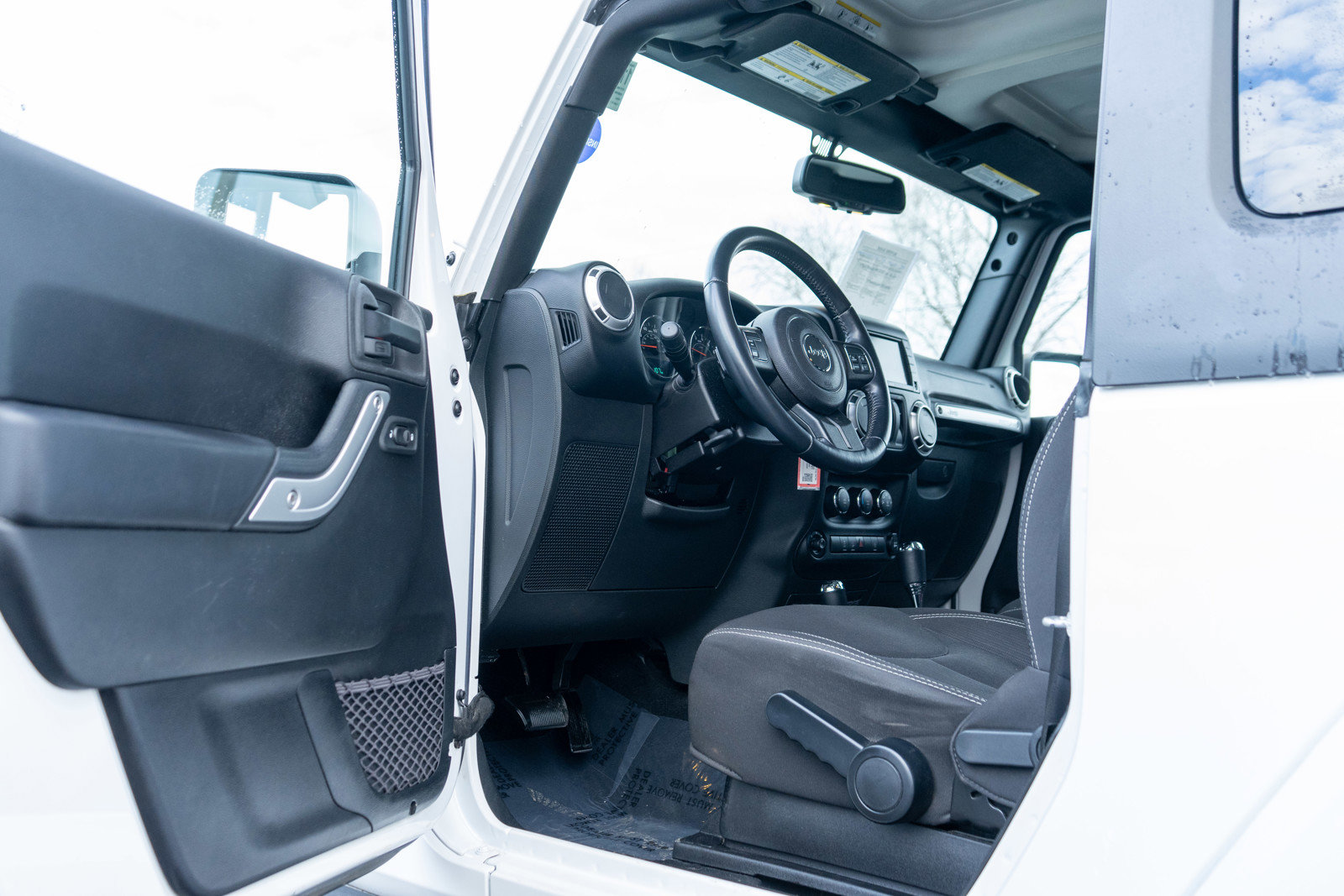 Used 2015 Jeep Wrangler Sahara image 13