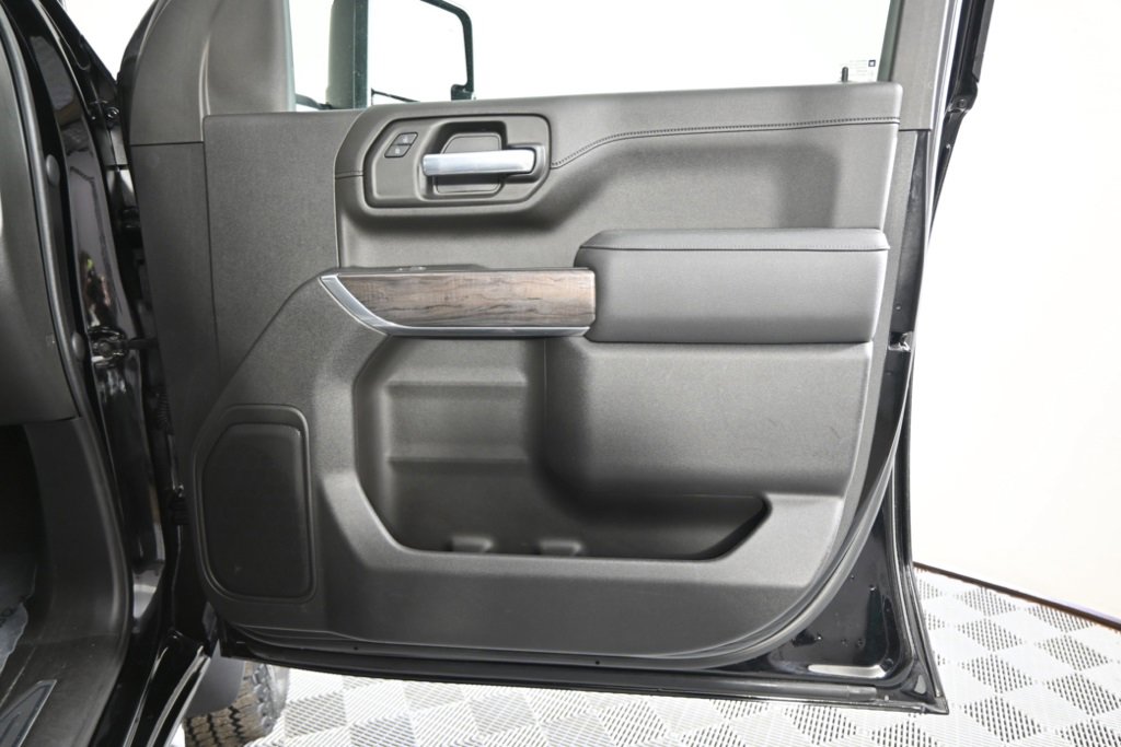 Used 2023 Chevrolet Silverado 2500 LTZ w/ LTZ Plus Package image 13