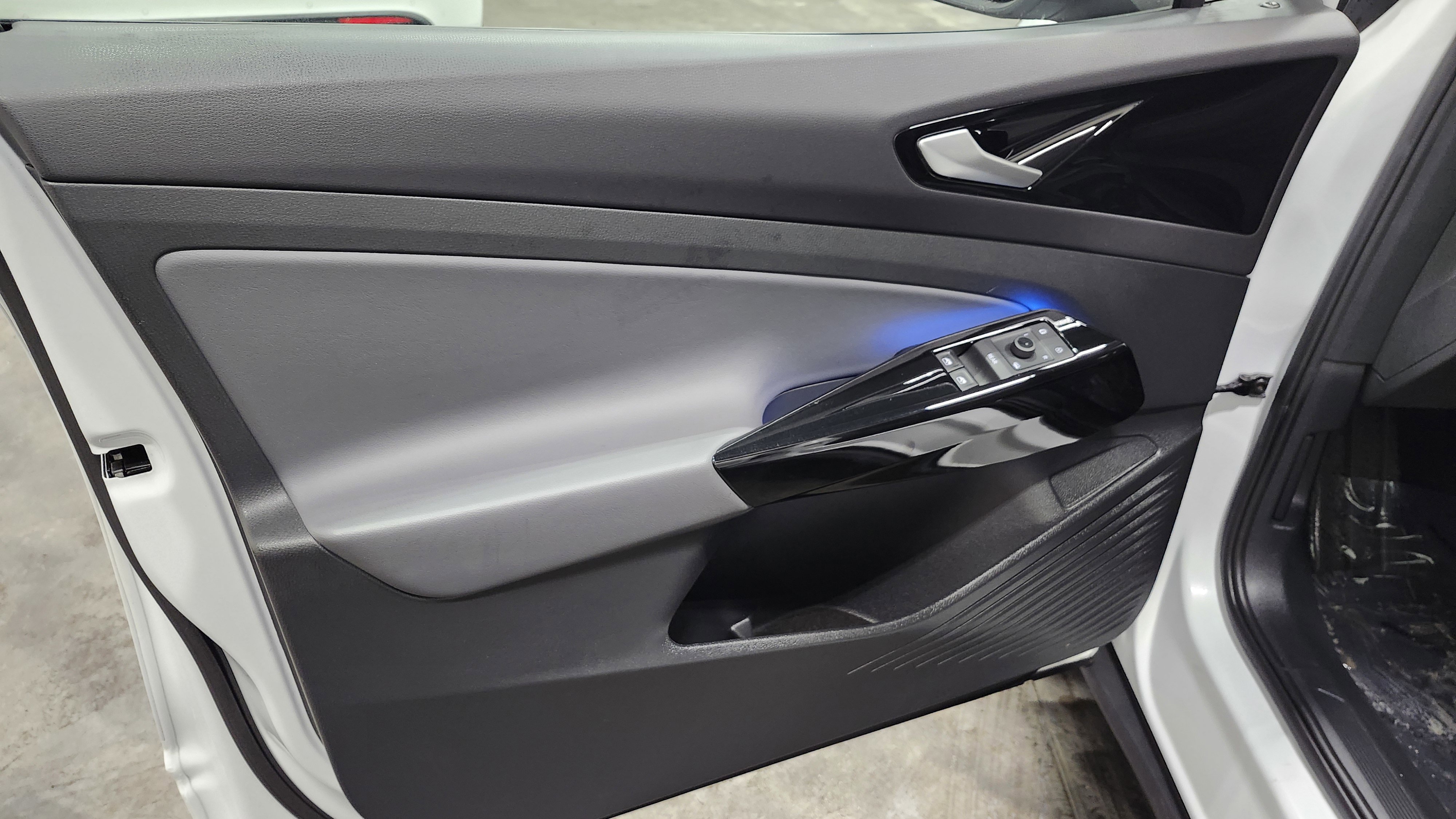 Used 2021 Volkswagen ID.4 Pro image 23