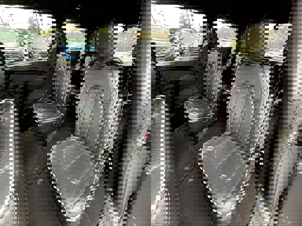 Used 2025 Chrysler Pacifica Limited FWD image 14