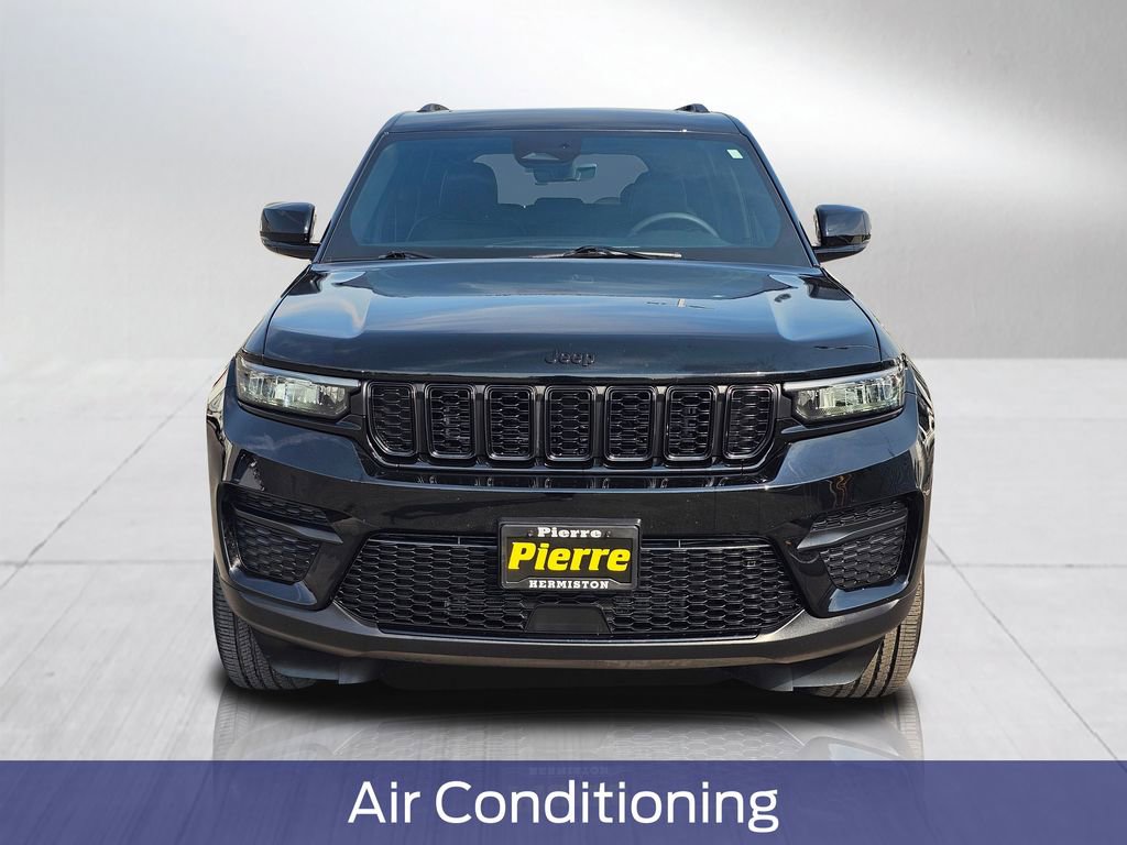 Used 2025 Jeep Grand Cherokee Altitude image 7