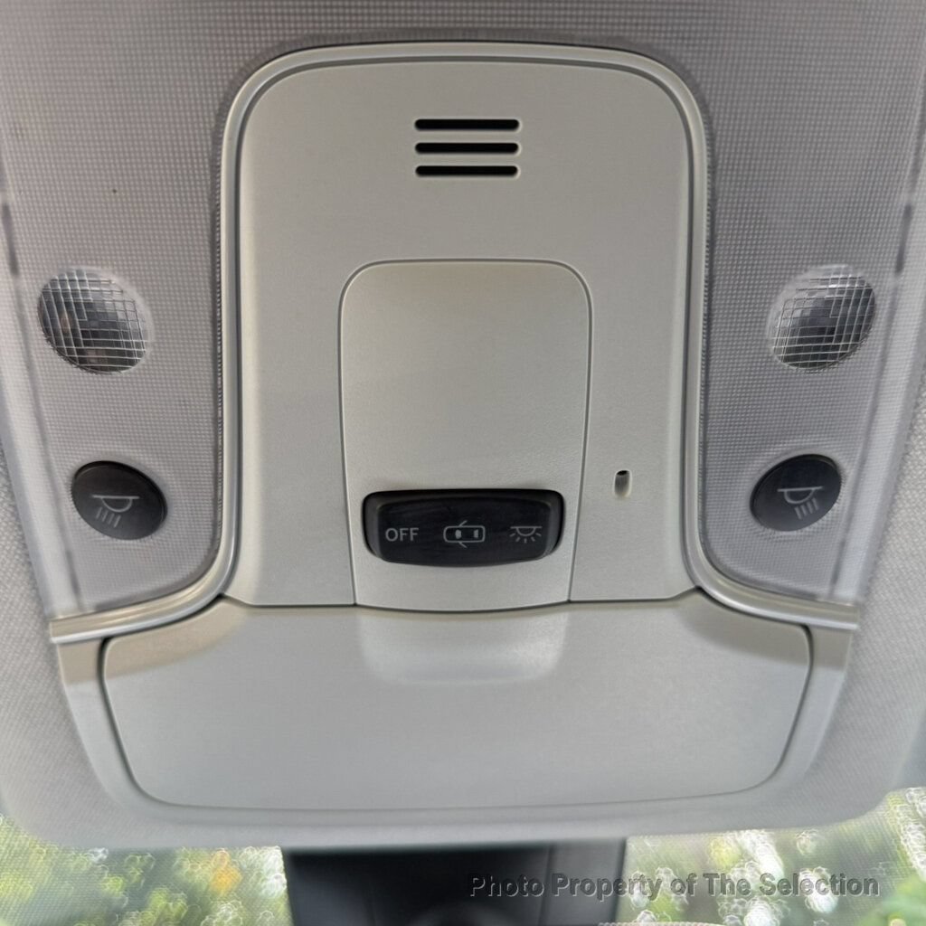 Used 2019 Toyota Prius LE FWD image 35