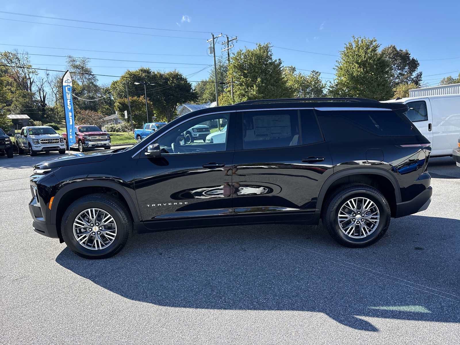 New 2027 Chevrolet Traverse LT w/ Driver Confidence Package FWD image 9