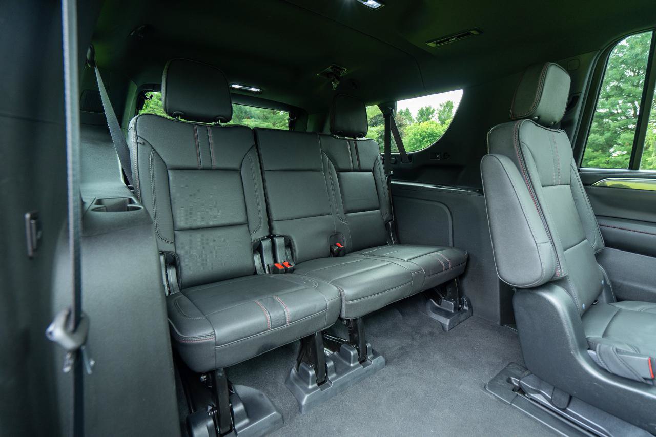 Used 2023 Chevrolet Suburban RST w/ Luxury Package AWD/4WD image 27