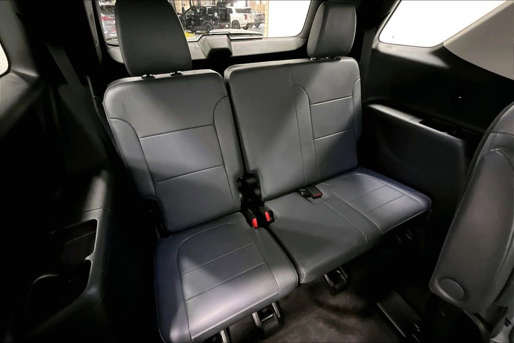 Used 2018 Chevrolet Traverse Premier w/ Driver Confidence II Package FWD image 35