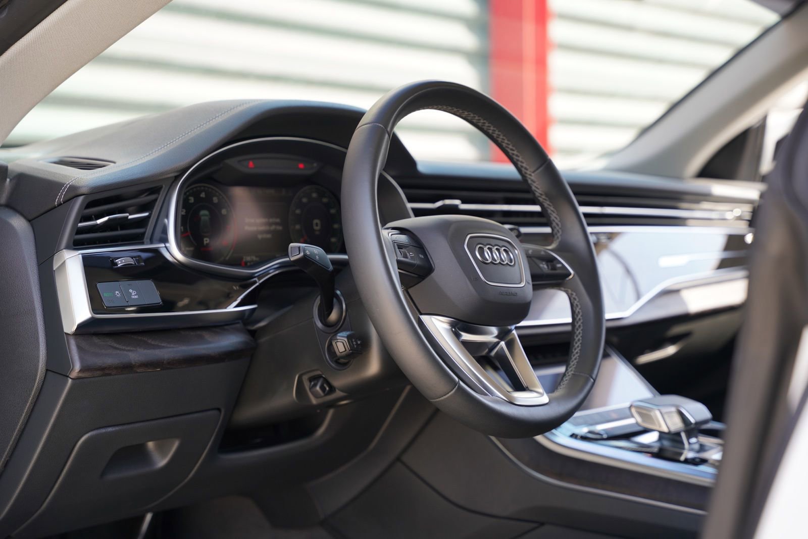 Used 2023 Audi Q8 Premium image 11