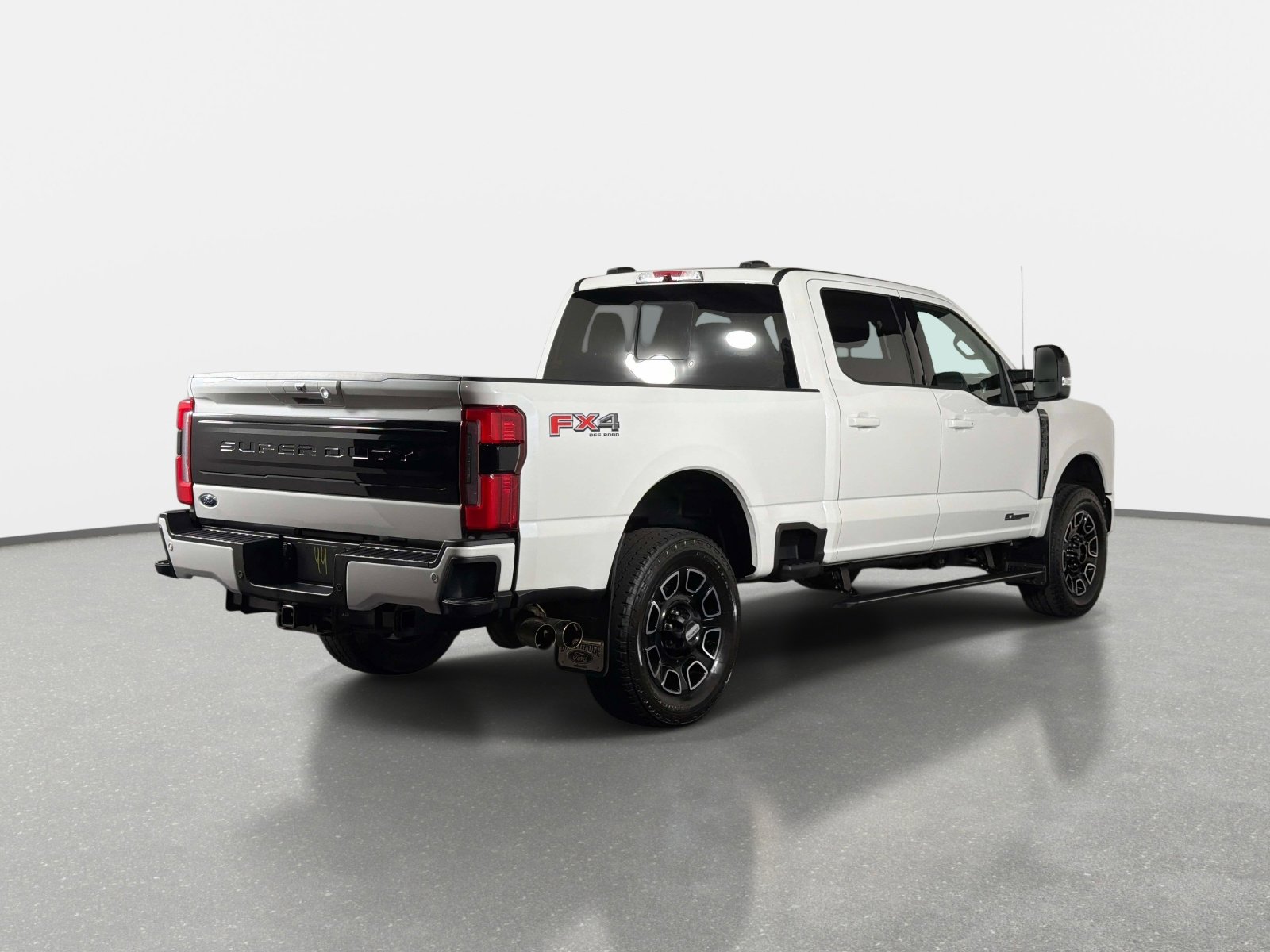 Used 2025 Ford F350 Platinum AWD/4WD image 3