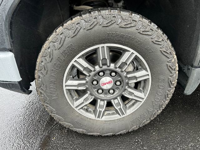 Used 2024 GMC Sierra 1500 AT4 w/ Technology Package image 8
