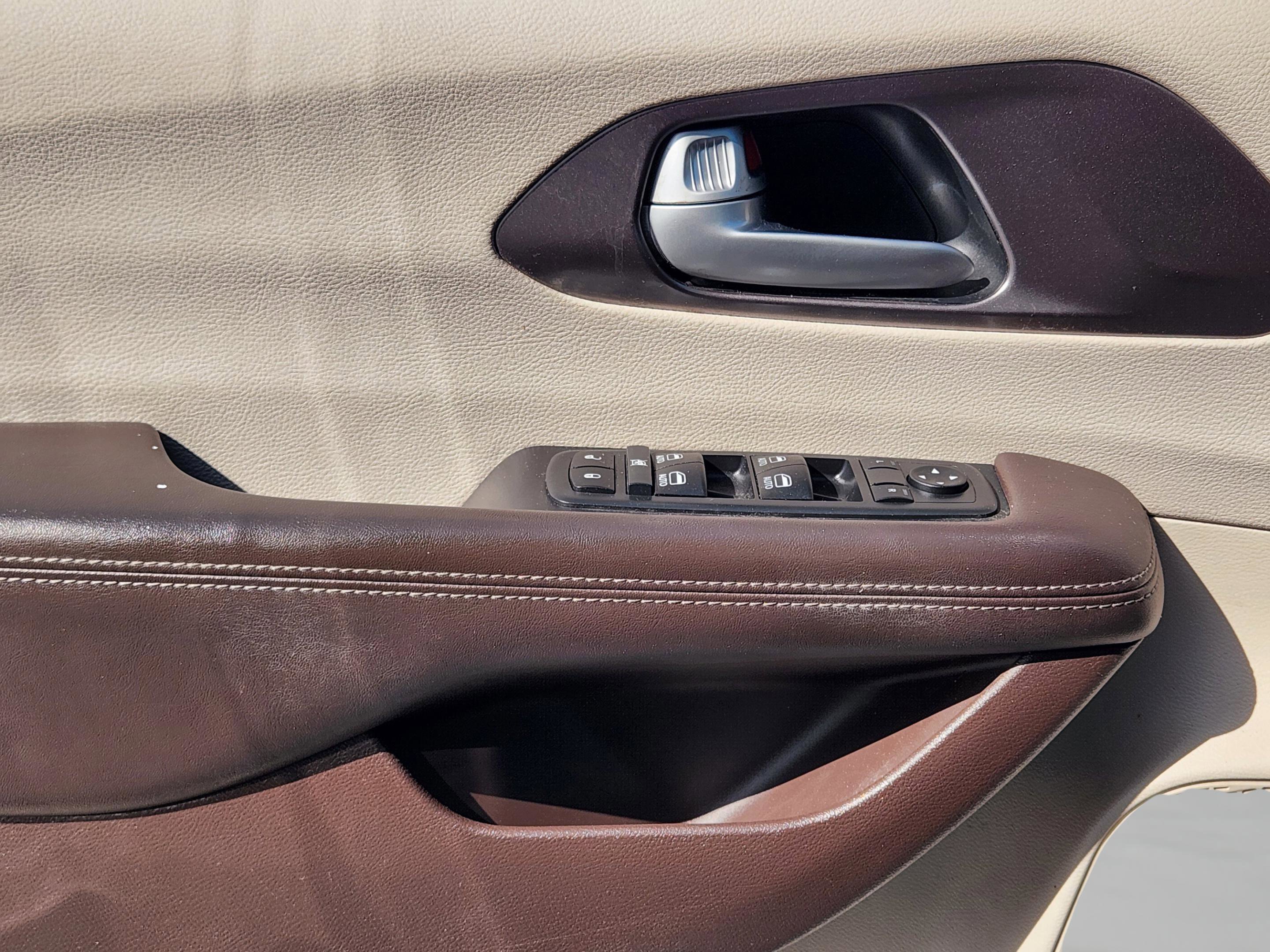 Used 2017 Chrysler Pacifica Touring-L Plus image 19