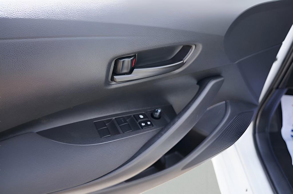 Used 2025 Toyota Corolla LE image 15