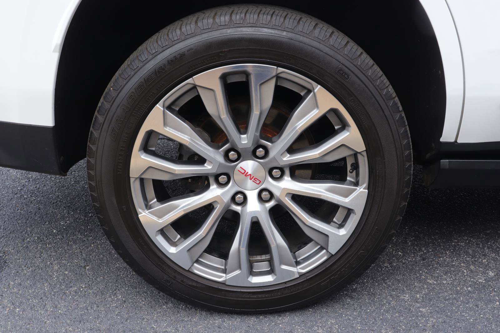 Used 2021 GMC Yukon Denali w/ Denali Premium Package image 44