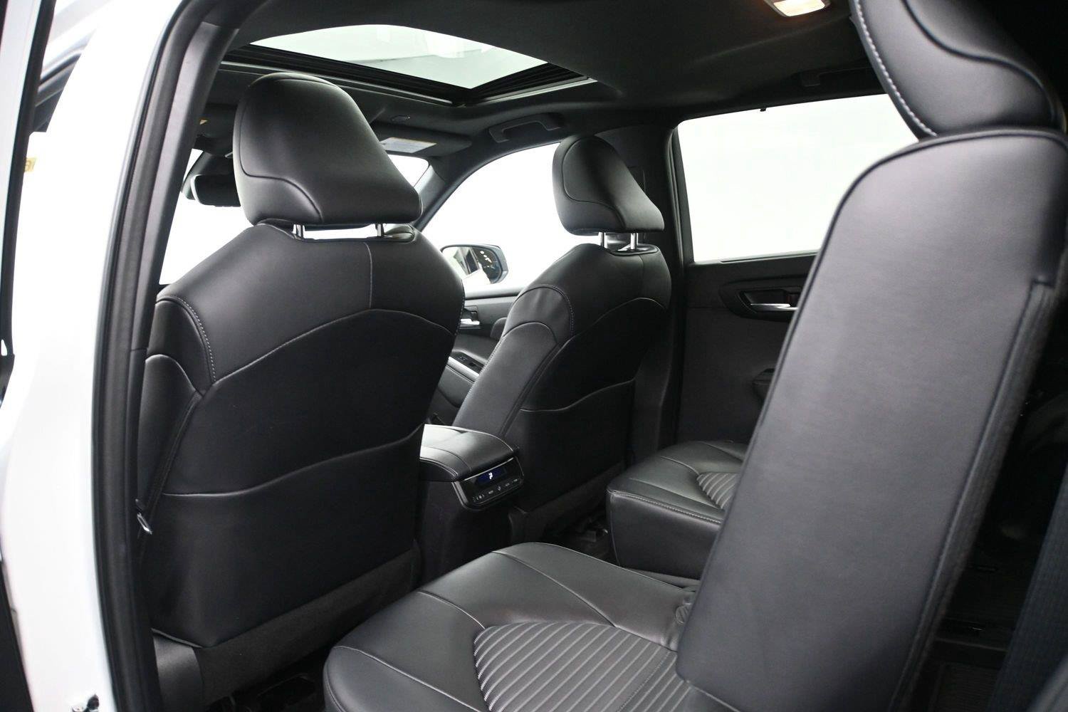 Used 2023 Toyota Highlander XSE AWD/4WD image 11