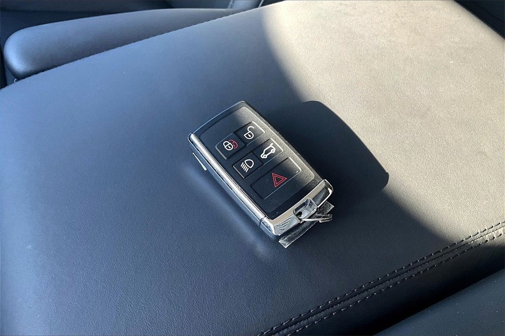 Used 2024 Land Rover Range Rover Sport SE image 10