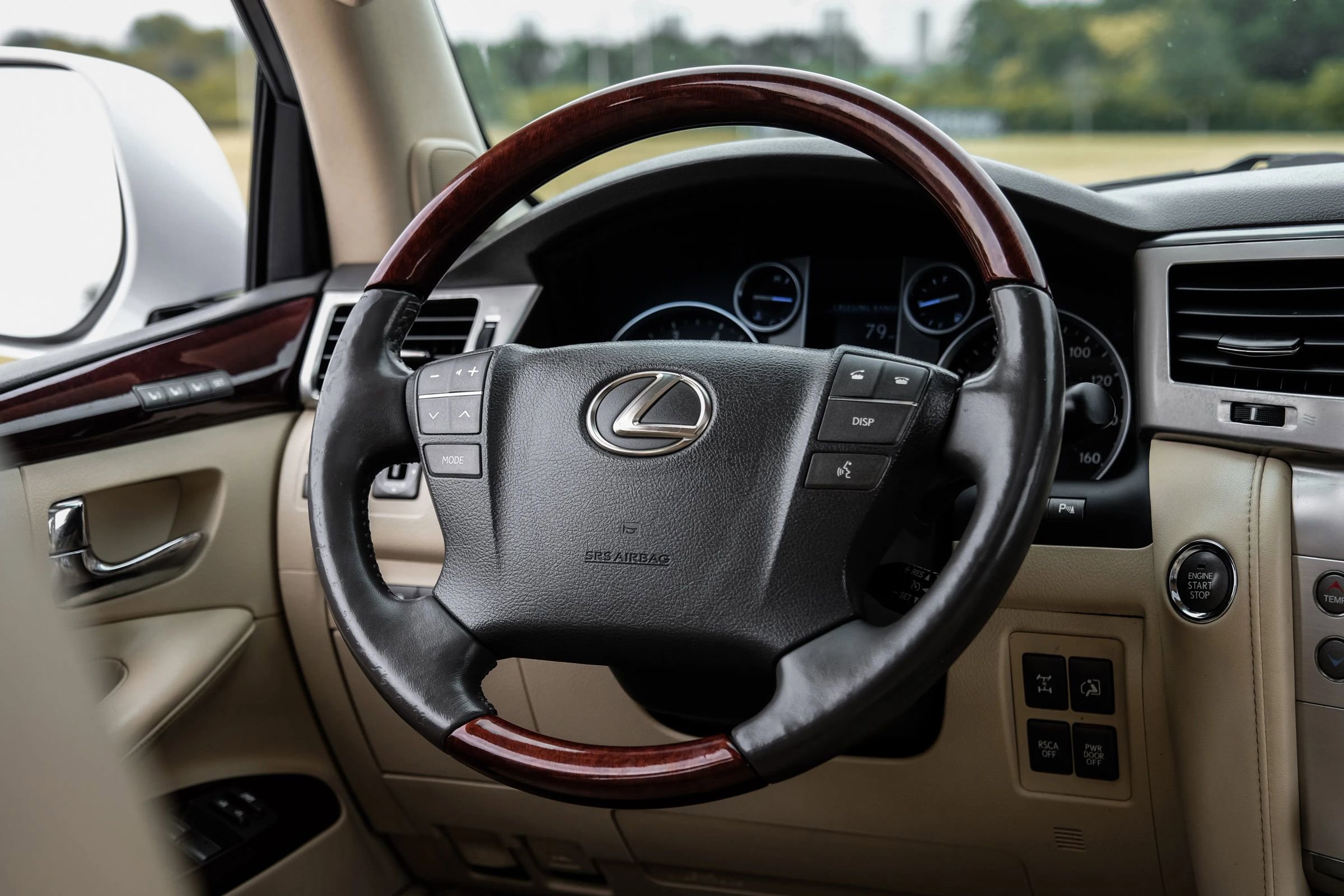 Used 2013 Lexus LX 570 4WD w/ Luxury Pkg image 20