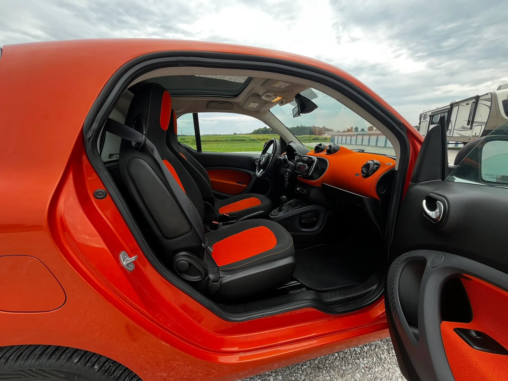Used 2016 smart fortwo passion RWD image 10