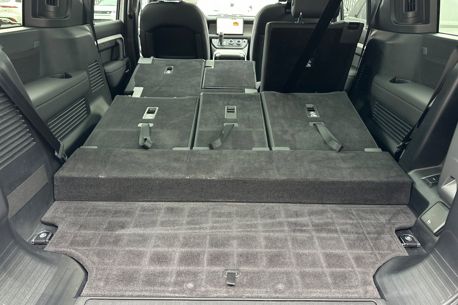 Used 2025 Land Rover Defender 130 S image 34