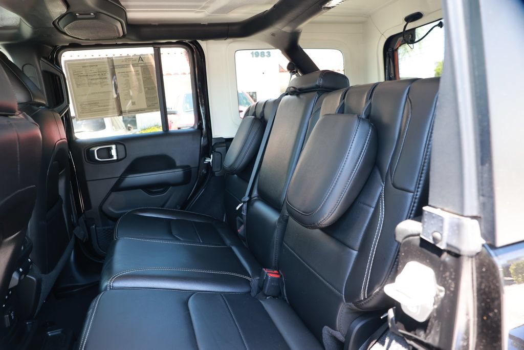 Used 2023 Jeep Wrangler Unlimited Sahara w/ Cold Weather Group AWD/4WD image 38