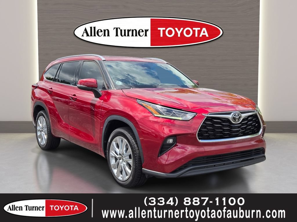 Used 2023 Toyota Highlander Limited FWD image 1