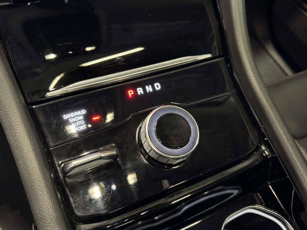 Used 2023 Jeep Grand Cherokee L Limited w/ Luxury Tech Group II AWD/4WD image 28