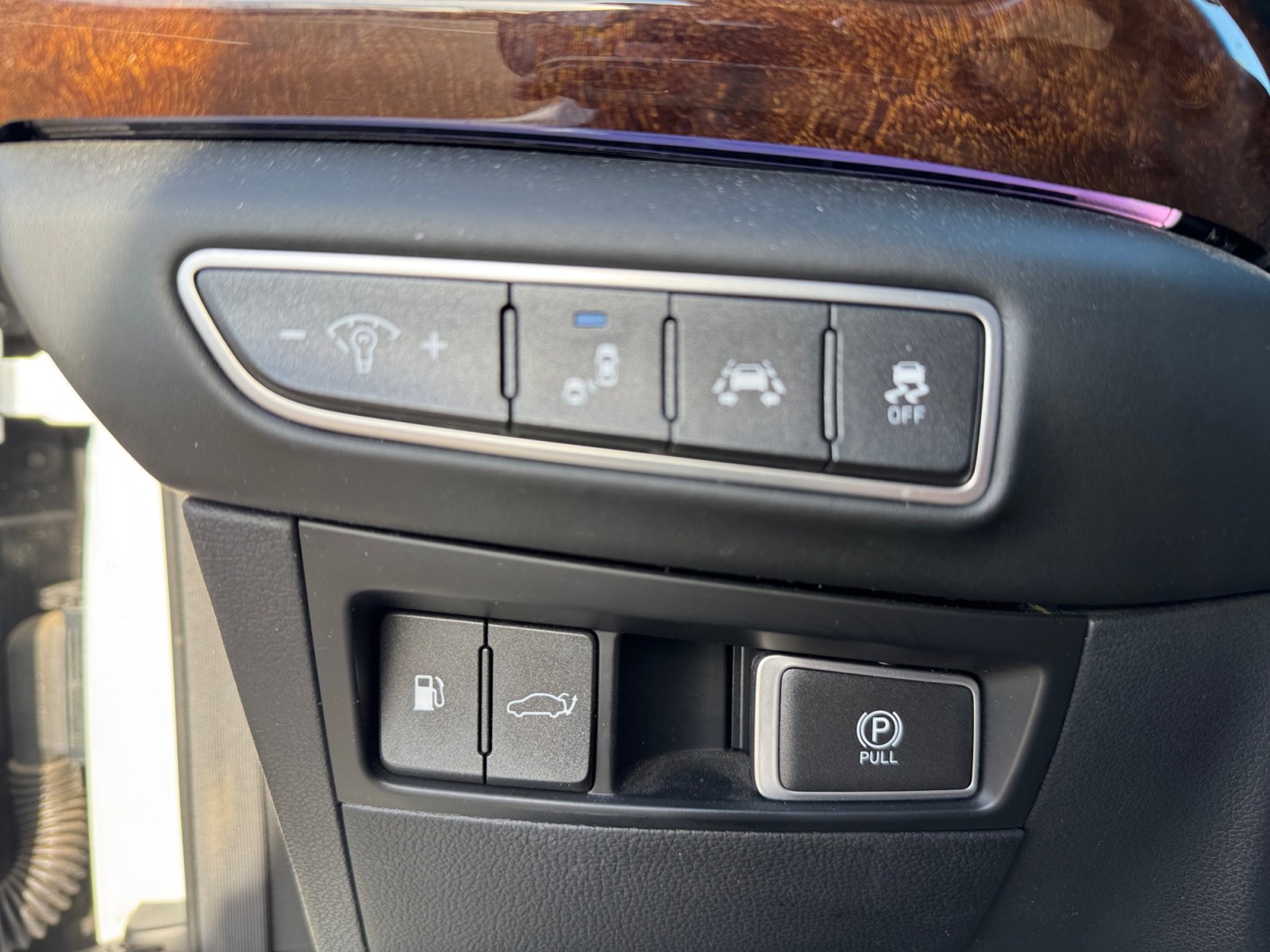 Used 2017 Genesis G90 3.3T Premium image 31