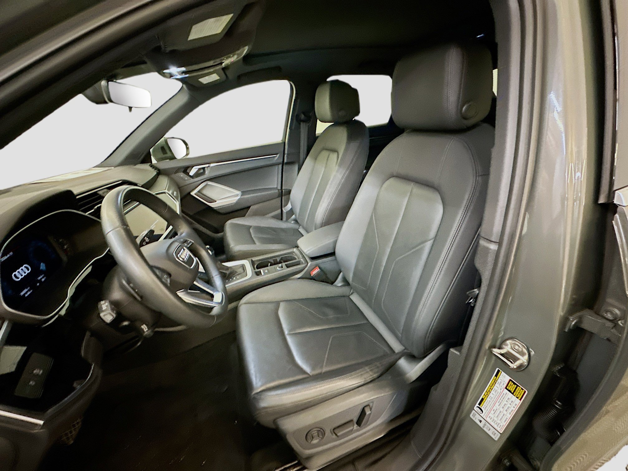 Used 2025 Audi Q3 2.0T Premium image 13