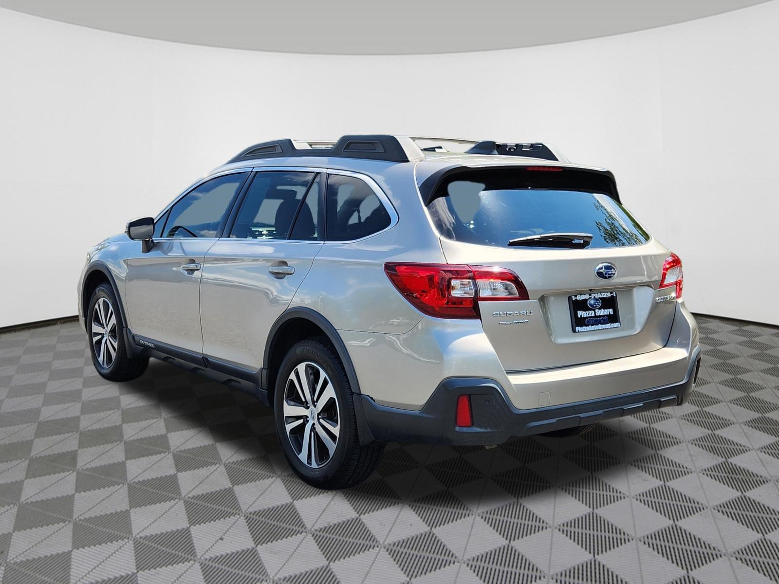 Used 2018 Subaru Outback 2.5i Limited AWD/4WD image 3