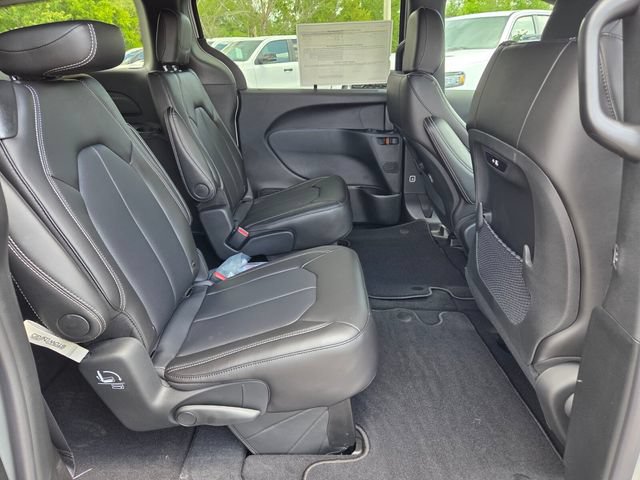 New 2026 Chrysler Pacifica Select FWD image 11