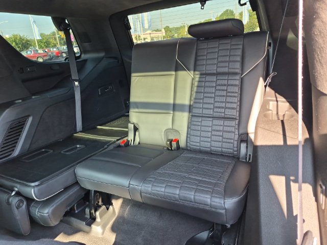 Used 2024 Cadillac Escalade Sport Platinum w/ LPO, ONYX Package AWD/4WD image 33