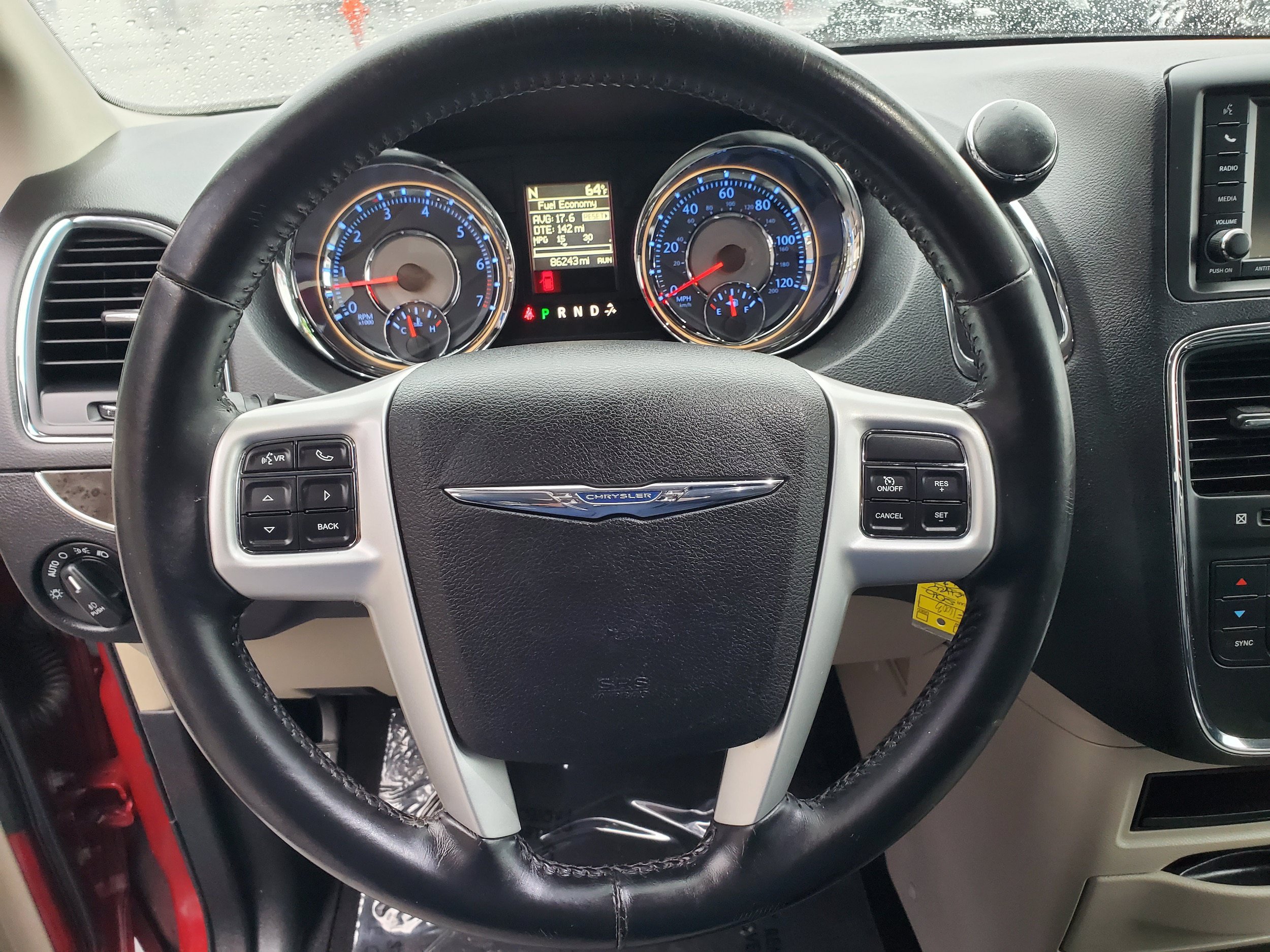 Used 2016 Chrysler Town & Country Touring FWD image 14