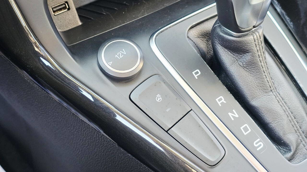 Used 2016 Ford Focus Titanium w/ Titanium Winter Package FWD image 25